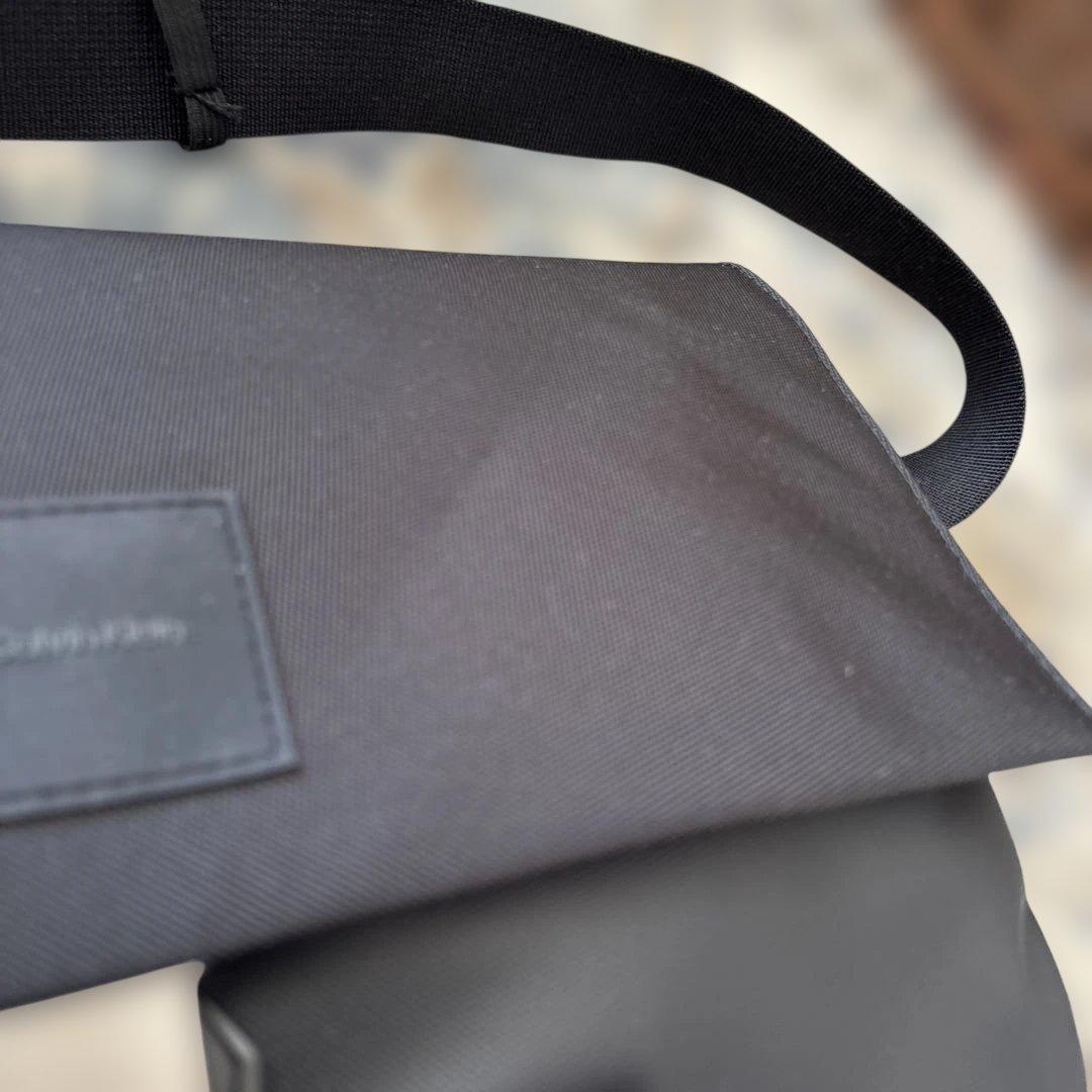 新品タグ付き  メッセンジャースリングバッグ ナイロン