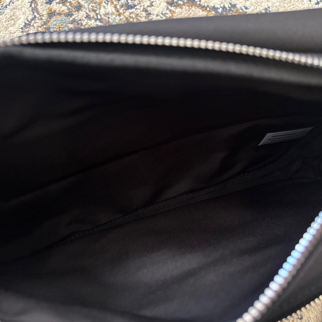 新品タグ付き  メッセンジャースリングバッグ ナイロン