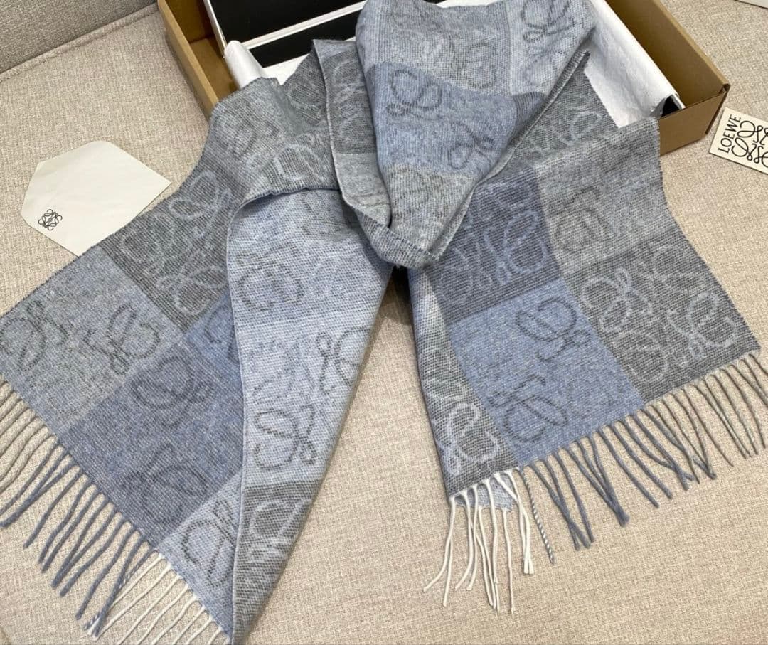 ちぃ様LOEWE グレー＆ブルーチェックウールスカーフ