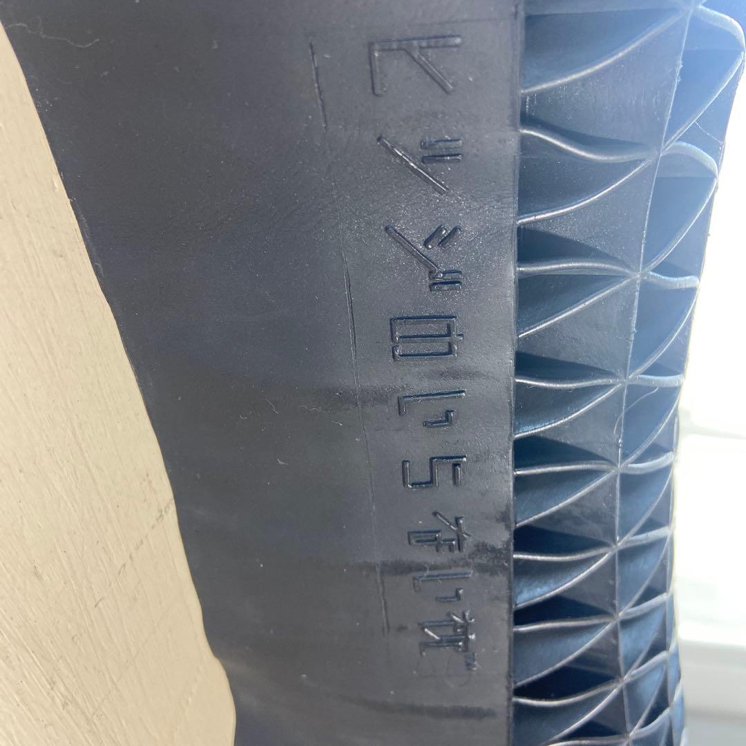 黒い立体メッシュデザインの枕