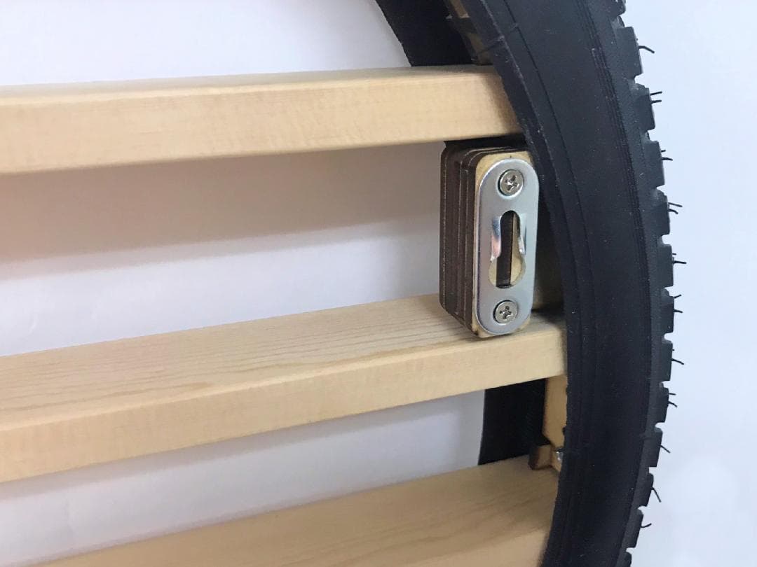 ウォールシェルフ　ディスプレイ　壁掛け　棚　自転車　タイヤ使用　ミニカー収納など