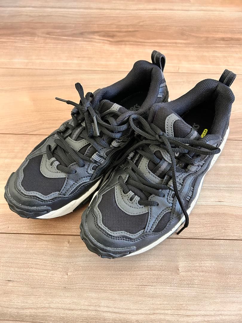 nekone 様　♡ASICS EZFOAMブラック&ホワイトスニーカー2足