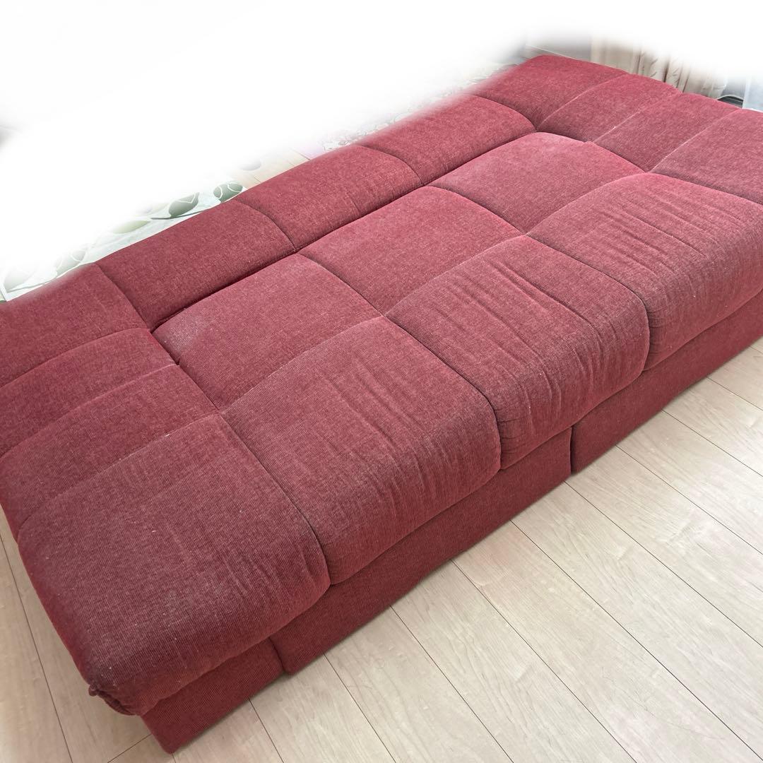 赤い3人掛けソファ　ソファーベッド　リクライニング　レッド