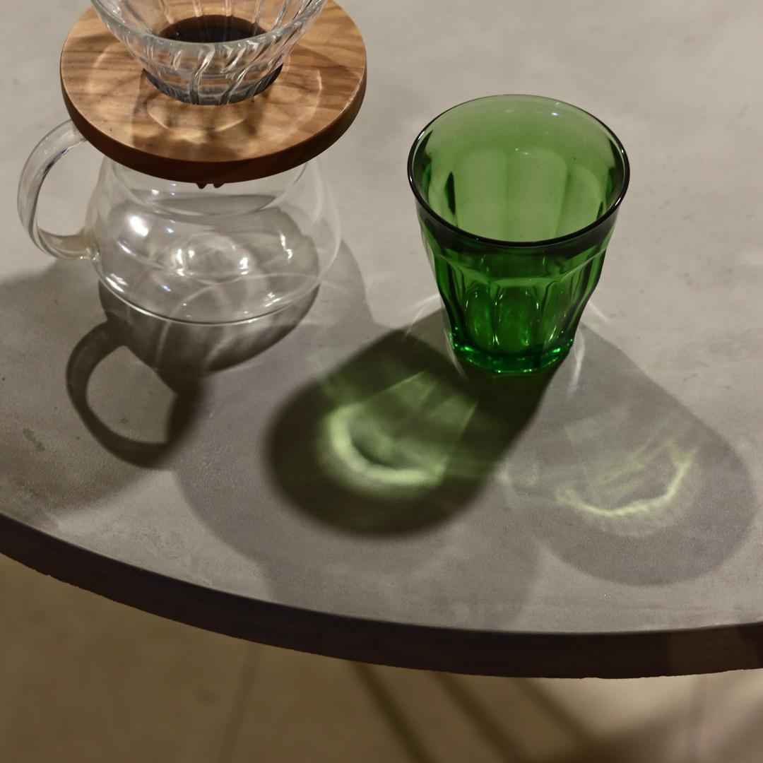 円形｜薄塗りモルタル｜ラウンドテーブル｜ライトグレー｜脚タイプ②