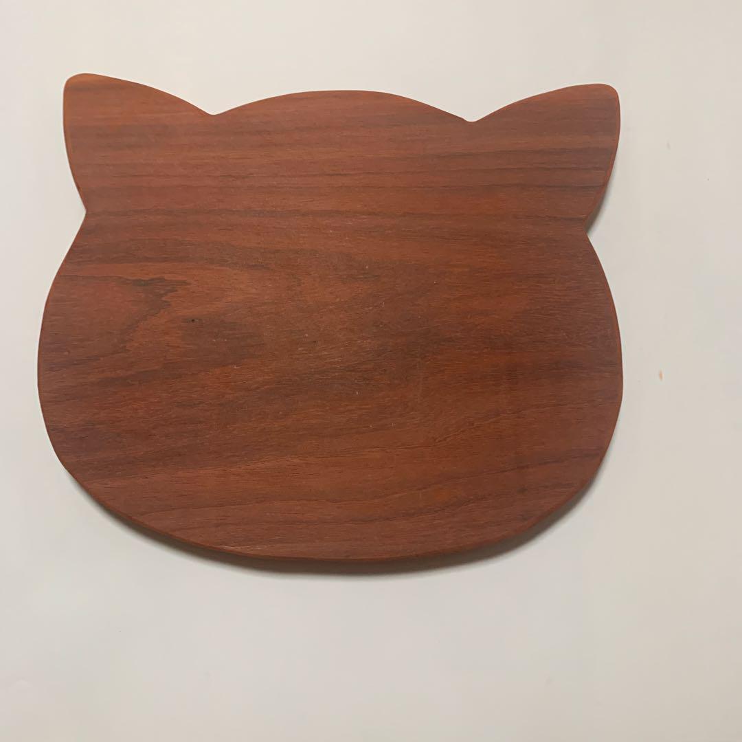 ♪　可愛いネコちゃんモチーフ　パドック　カッティングボード　まな板 　一枚板