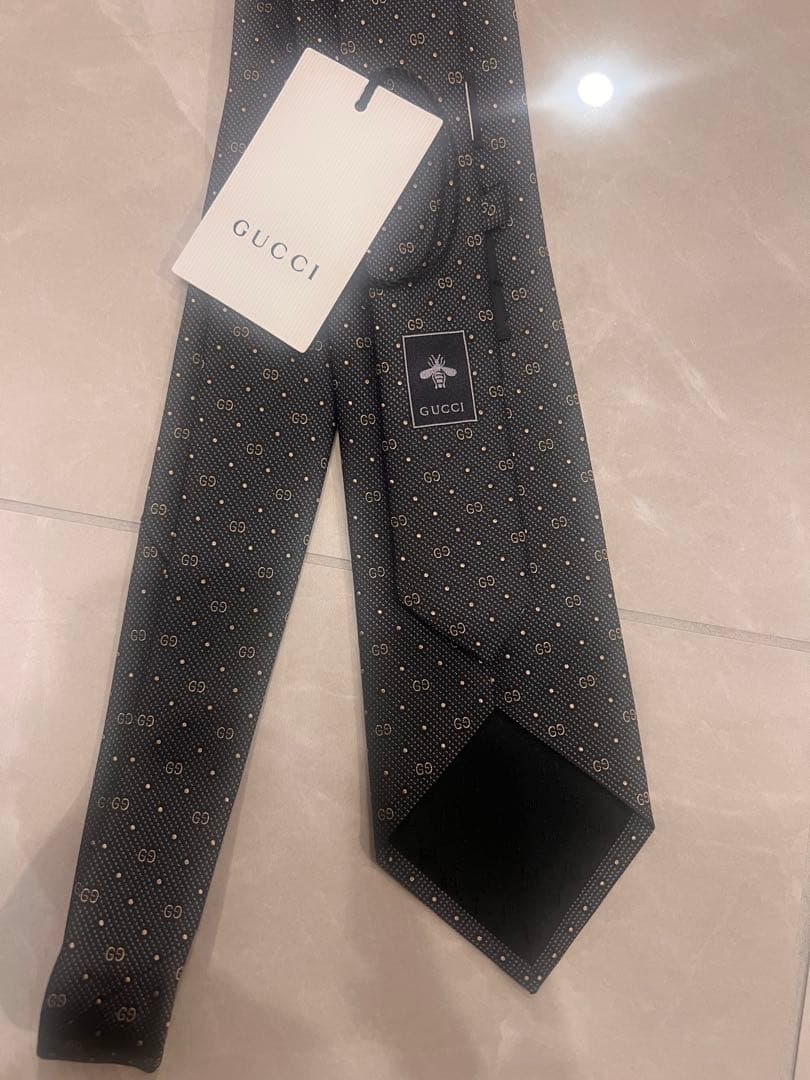 GUCCI ネクタイ 黒 パターン入り　新品
