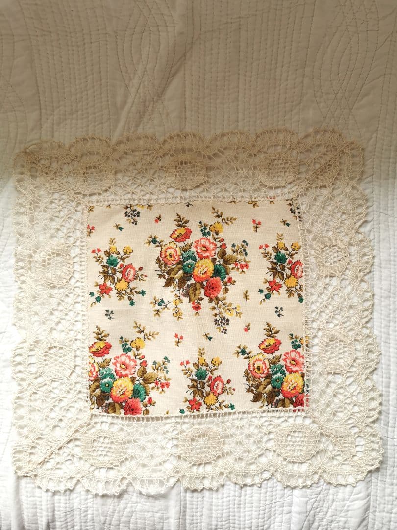 アンティーク 南仏プロヴァンス ボビンレースリネントリム 小花柄の美しいクロス