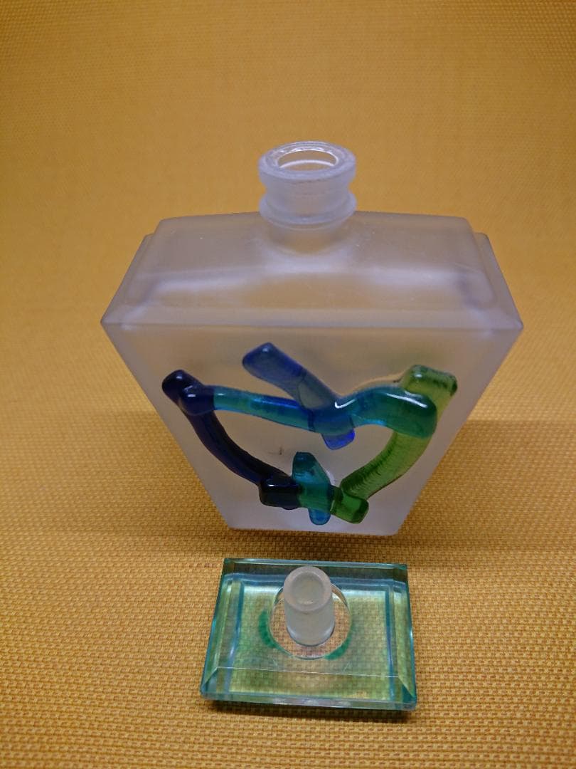 ガラス　香水瓶　イタリア　オブジェ　置物　インテリア　工芸品　美術品　A1017