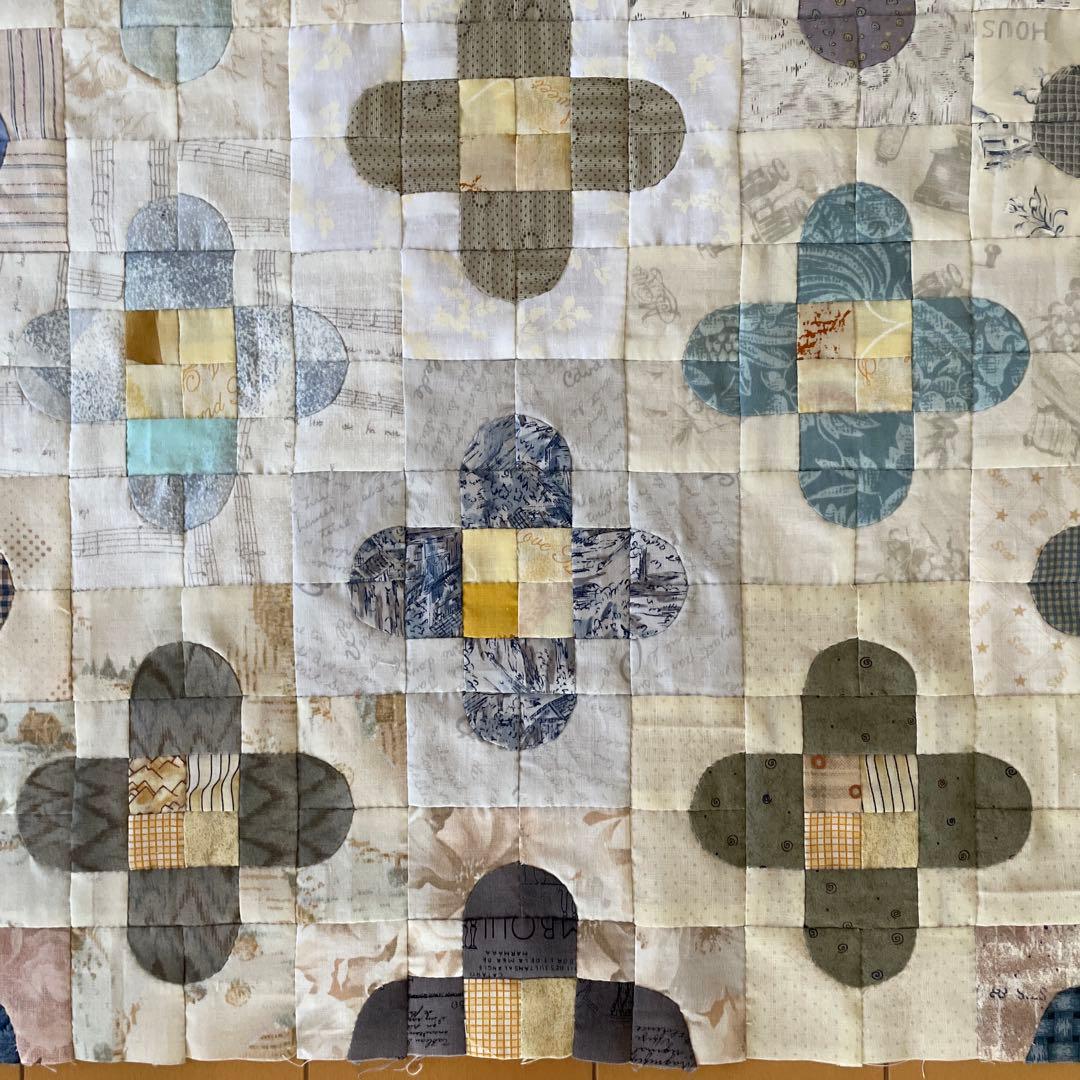 パッチワーク　キルトトップ　フラワー