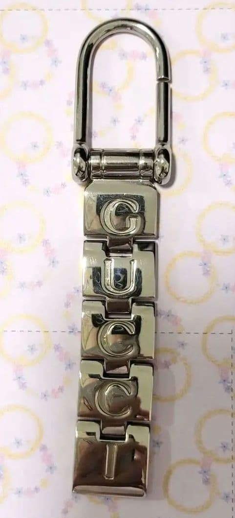 GUCCI シルバー ロゴキーホルダー