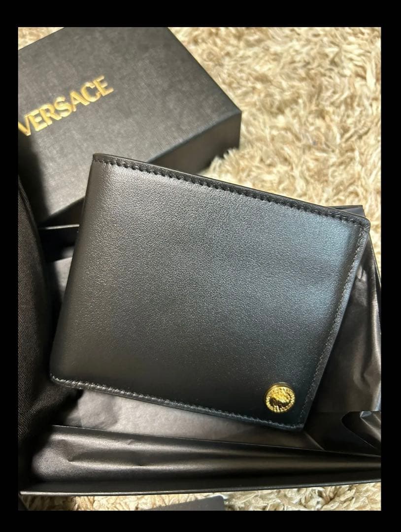 【新品未使用❣️】VERSACE ブラックレザー 二つ折り財布