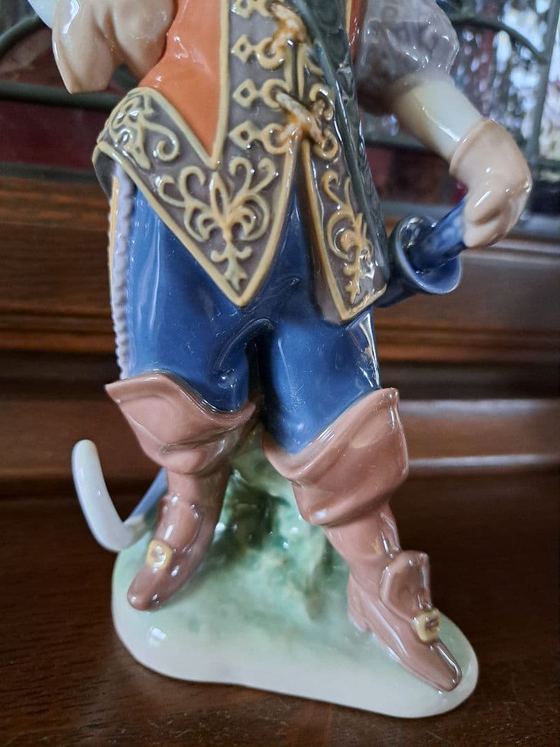 リヤドロLLADRO 「長靴をはいた猫」