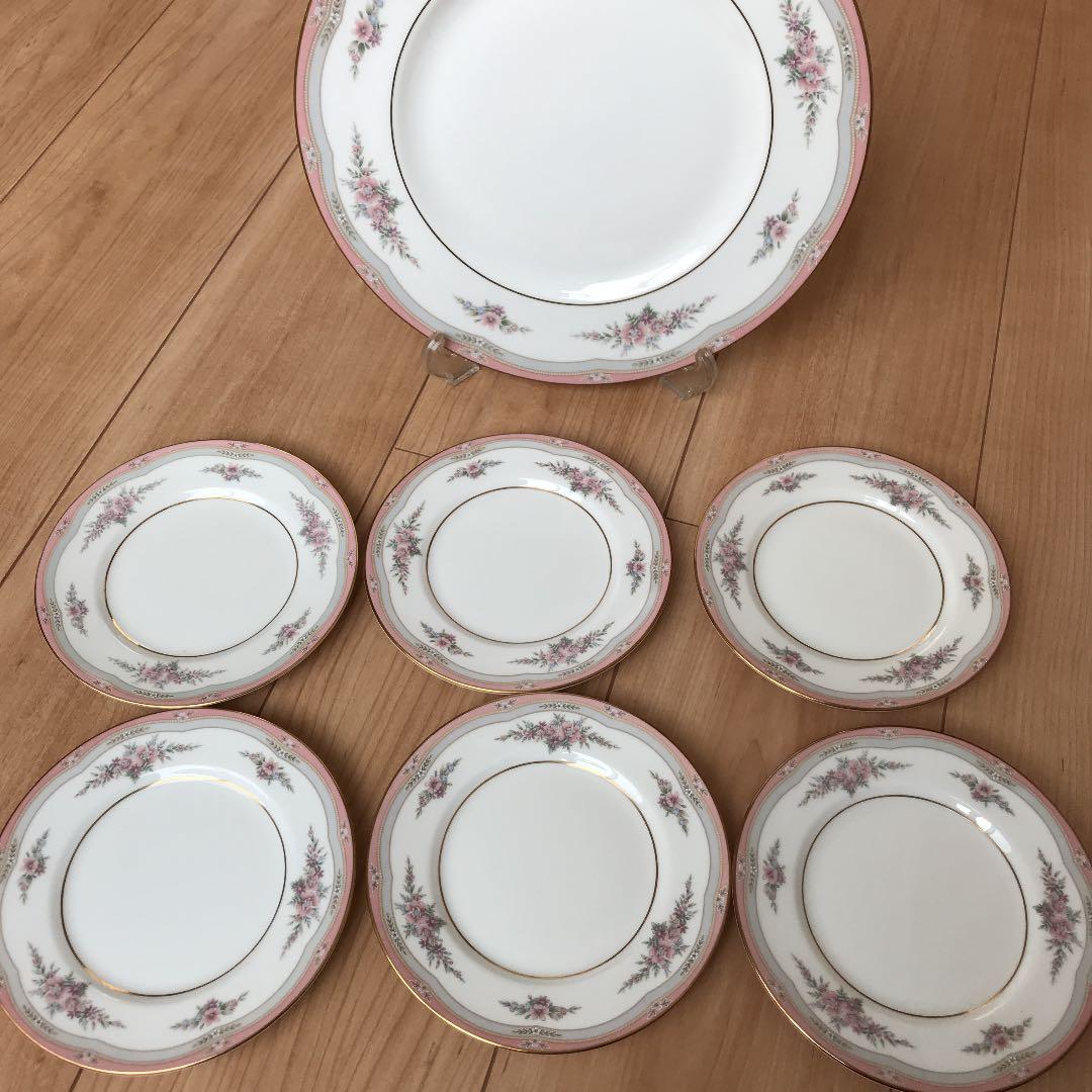 ウェッジウッド　ロザリー　26cm １枚、小皿６枚セット