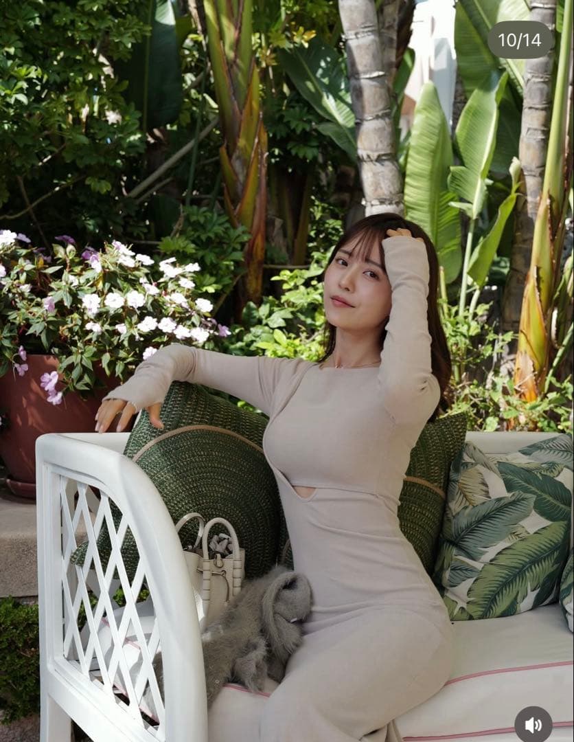 a*u様 【未開封・美品】vallan 新田さちか ニット ロングワンピース ワ