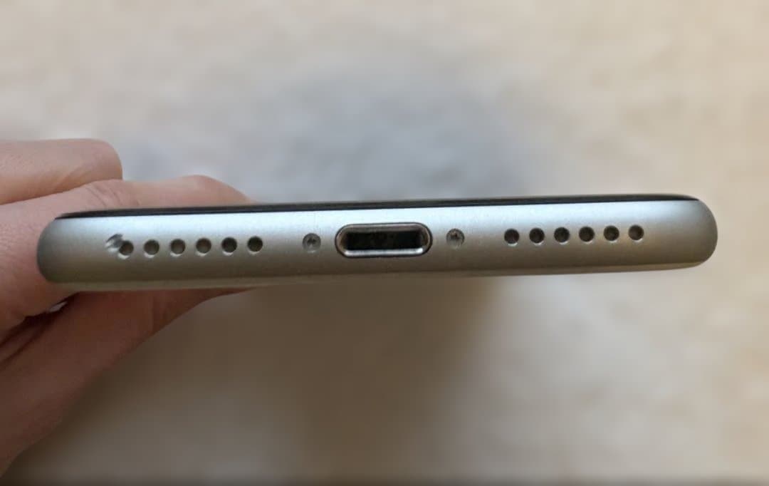 iPhone SE 本体 (第2世代) ホワイト 64GB