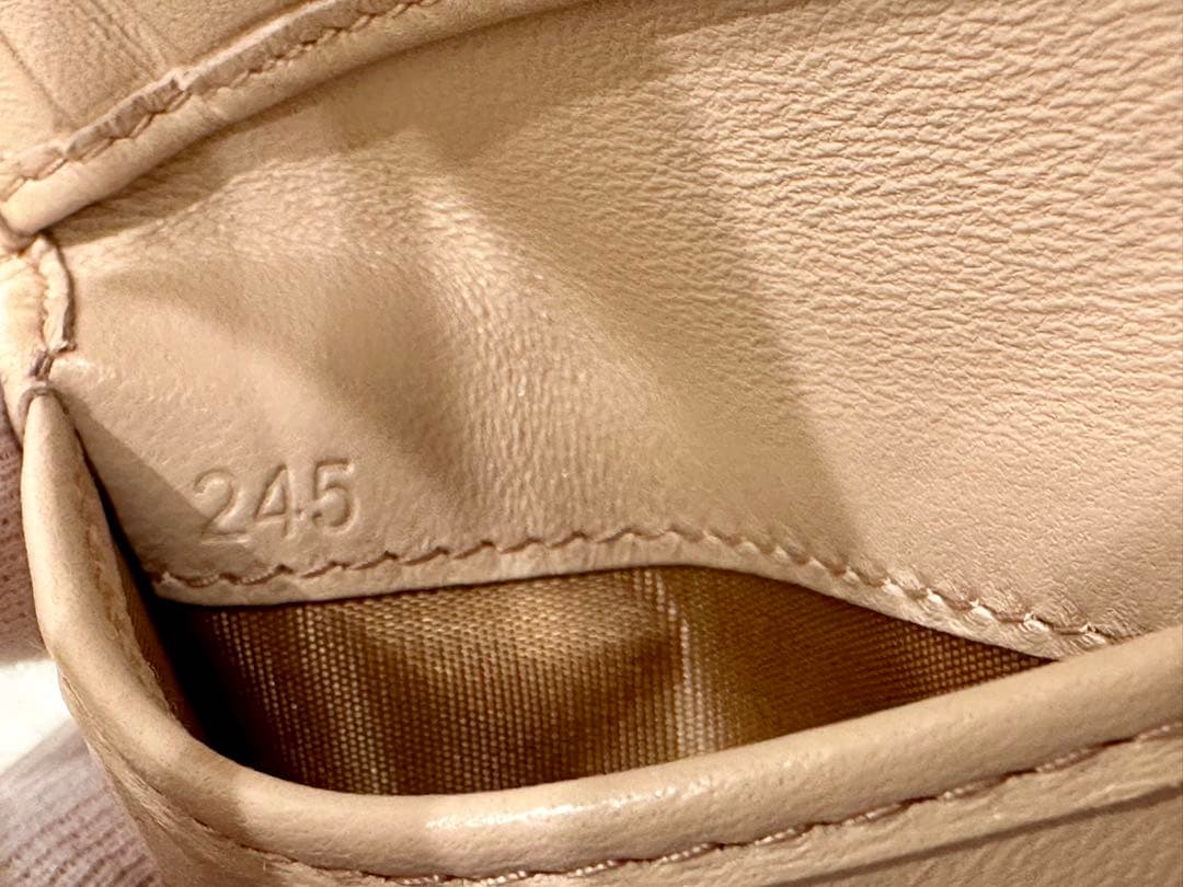 ◇Miu Miu ミュウミュウ マテラッセレザー コンパクト財布 ベージュ系◇