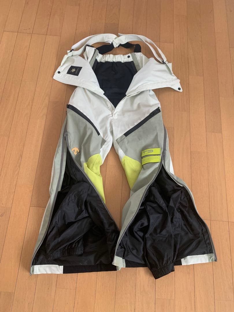 TEAM DESCENTE スキーウェア2023-24市販　　上下SSSサイズ
