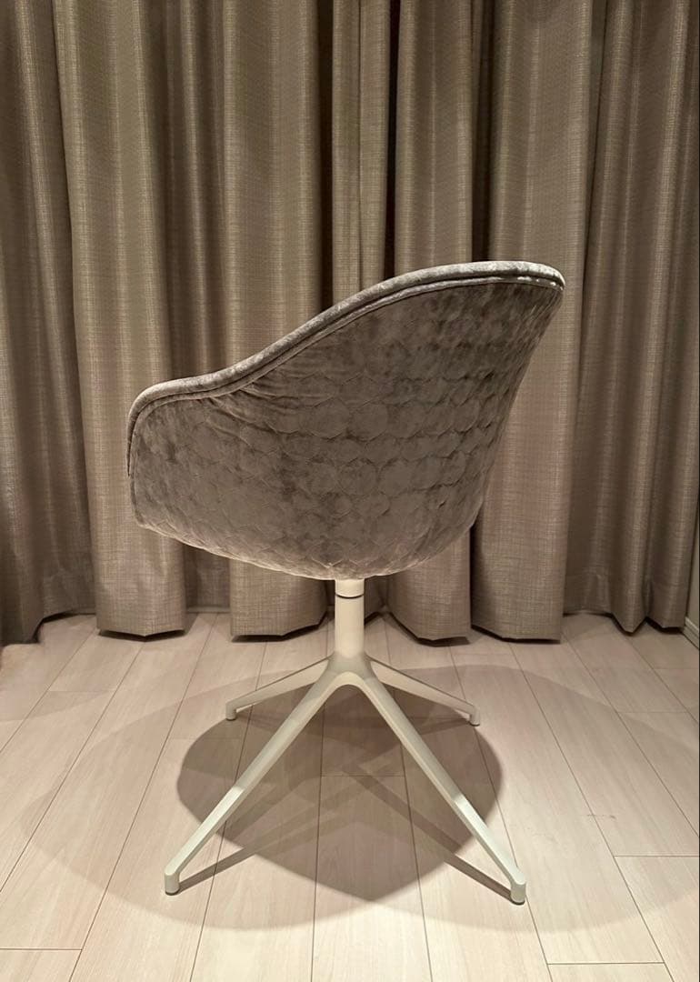 BoConcept Adelaide 美フォルム ダイニングチェア回転式 ①
