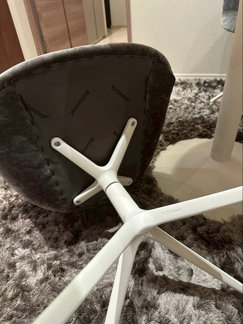 BoConcept Adelaide 美フォルム ダイニングチェア回転式 ①