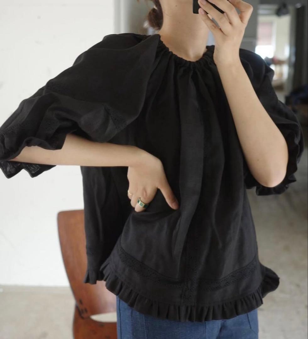 aです! maddie vintageフリル付き背中開きトップス黒