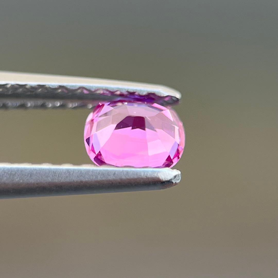 スリランカ産非加熱天然ホットピンクサファイアルース