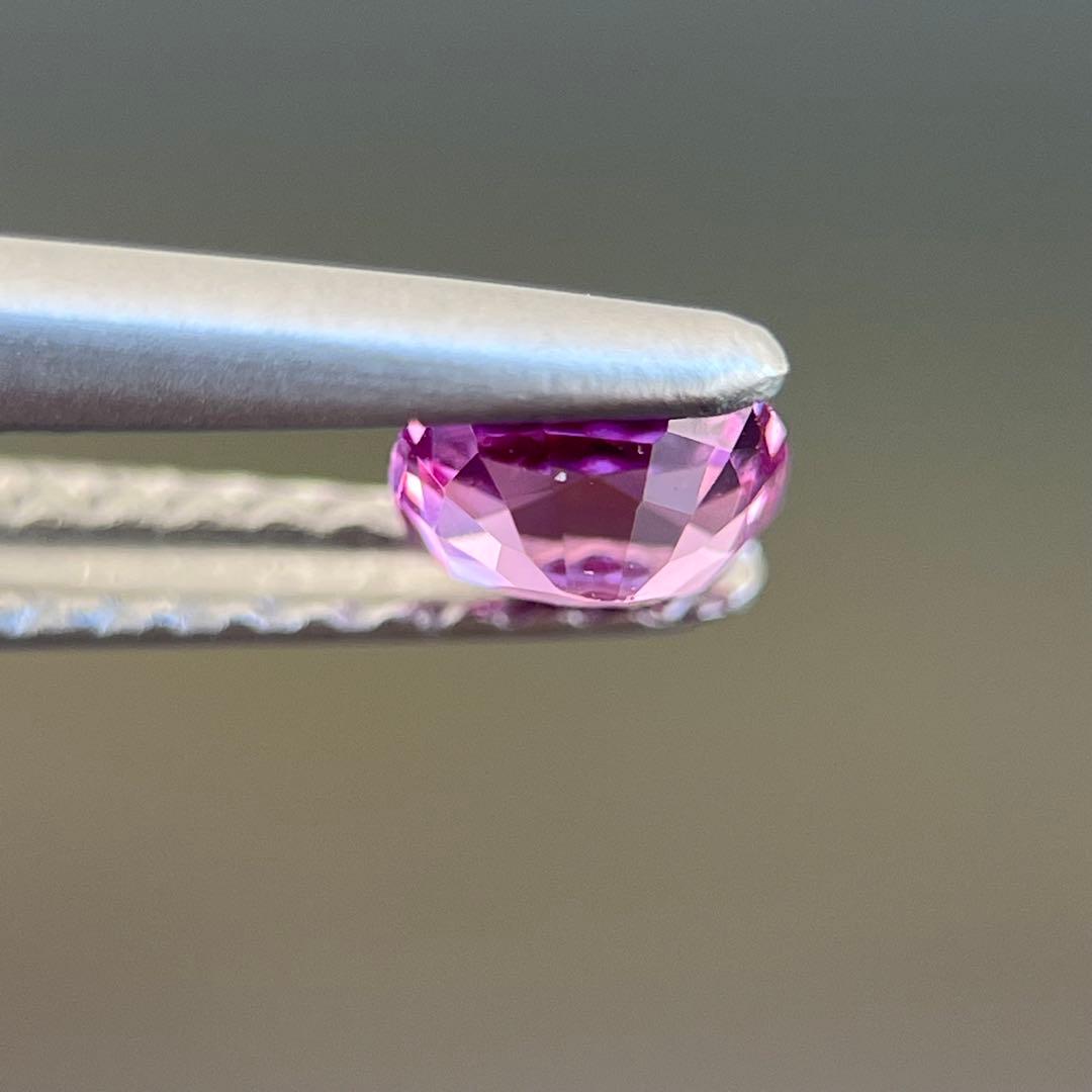 スリランカ産非加熱天然ホットピンクサファイアルース