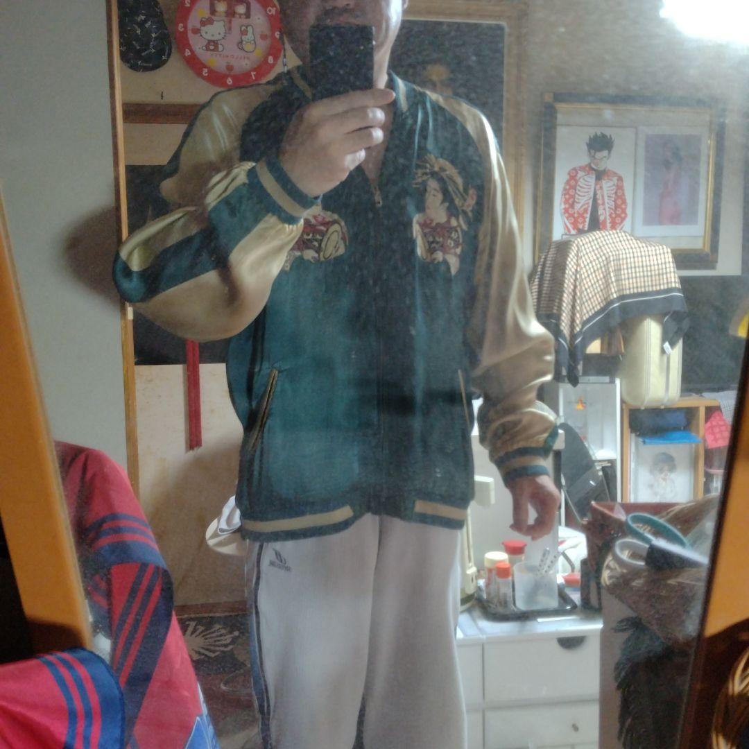 リバーシブルのスカジャンです。