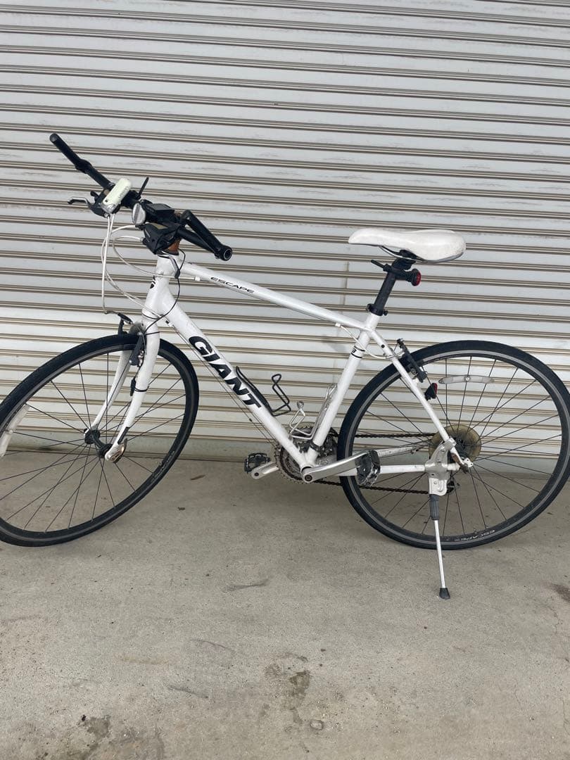 GIANT クロスバイク ホワイト 700Cエスケープ
