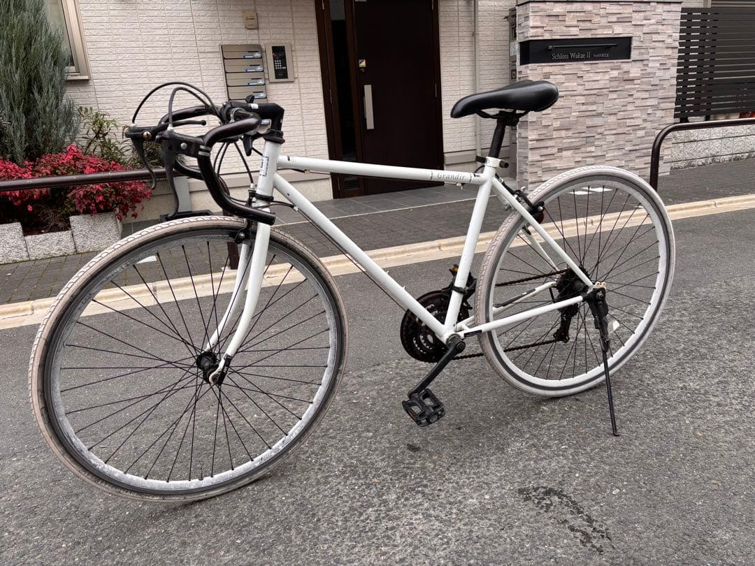 グランディール　ロードバイク 700Cホワイト