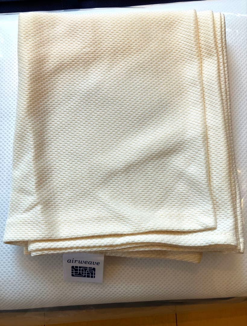 エアウィーヴ　ピロースリム　カバー付【ほぼ新品・未使用に近い】