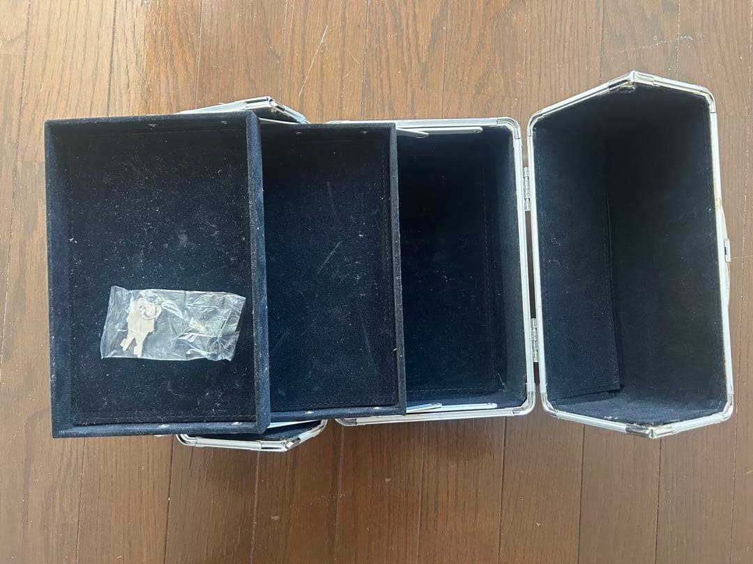 クロコダイルパターンケース　手提げ収納ケース　鍵付き3段式