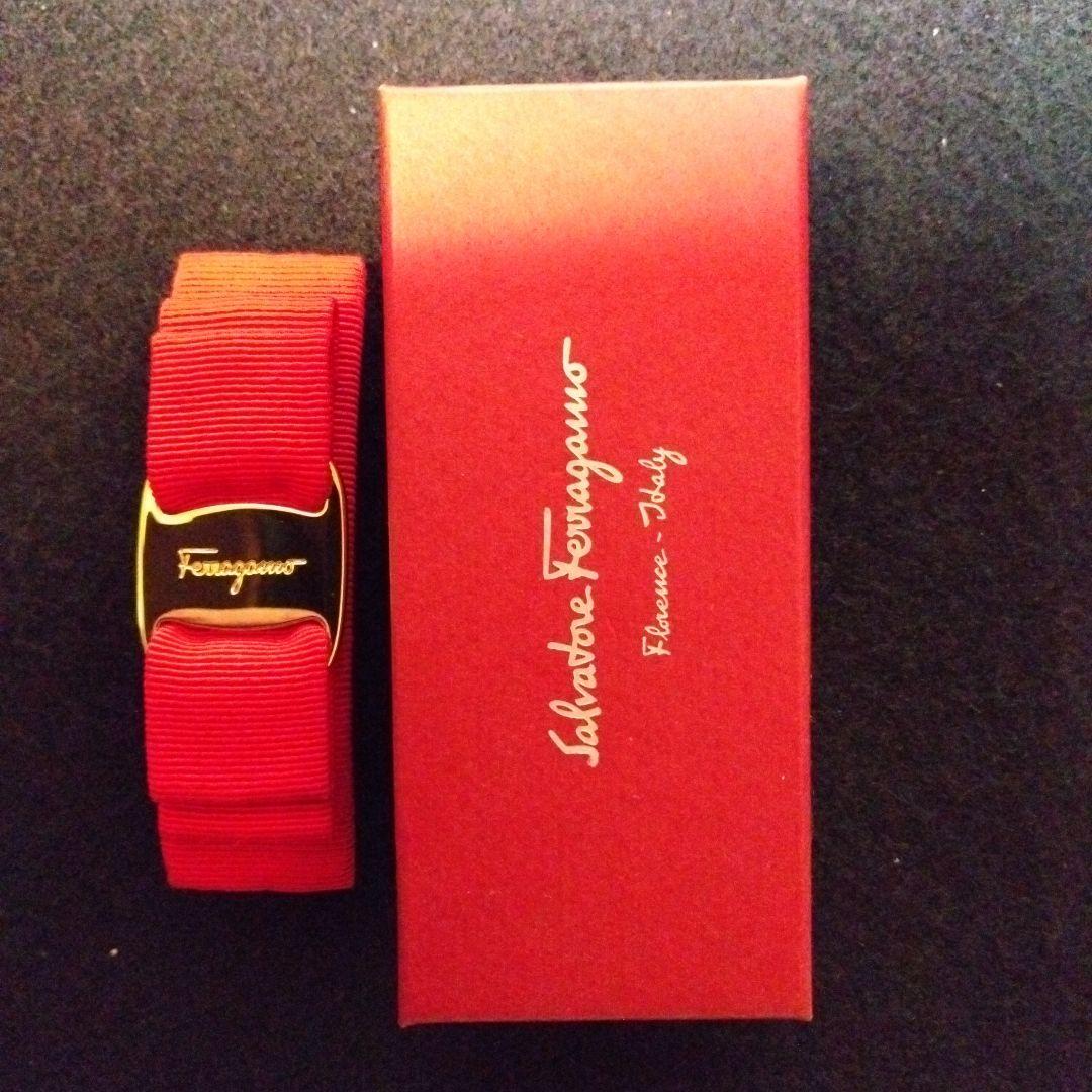 【サルヴァトーレフェラガモ】Florence-Haly ヘアピン　レッドゴールド