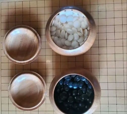 囲碁セット　国産本榧足付碁盤 　碁盤　碁石　囲碁　へそ付き　即日発送　即購入可能
