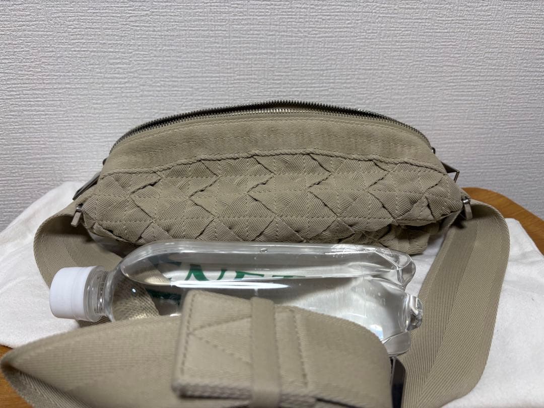 BOTTEGA VENETA ベージュ ボディバッグ　ウェビング　ボッテガ