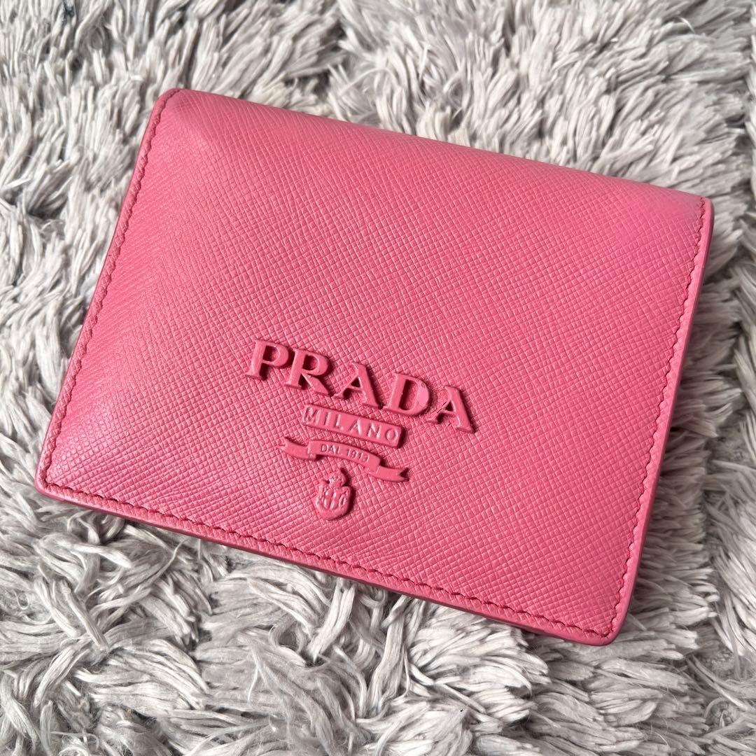 PRADA✨シャイン　折り財布　サフィアーノ　大きめロゴ　ピンク　レディース