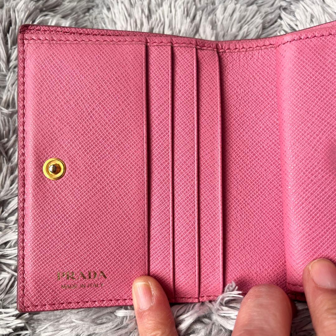 PRADA✨シャイン　折り財布　サフィアーノ　大きめロゴ　ピンク　レディース