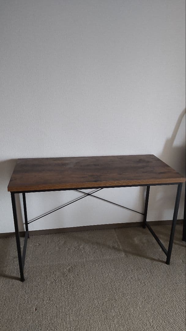 ダークブラウン木製テーブル