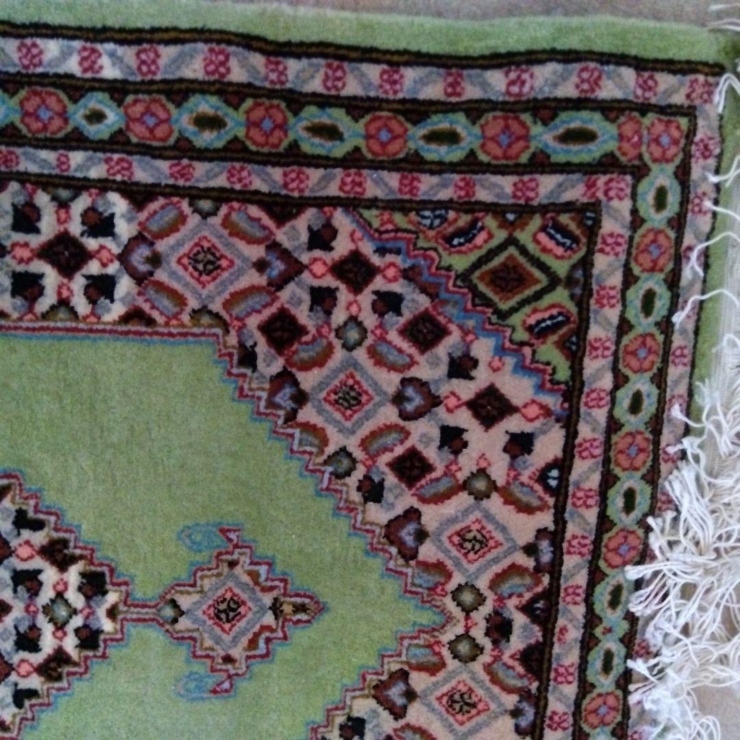 エジプト製幾何学模様の緑色 ラグ