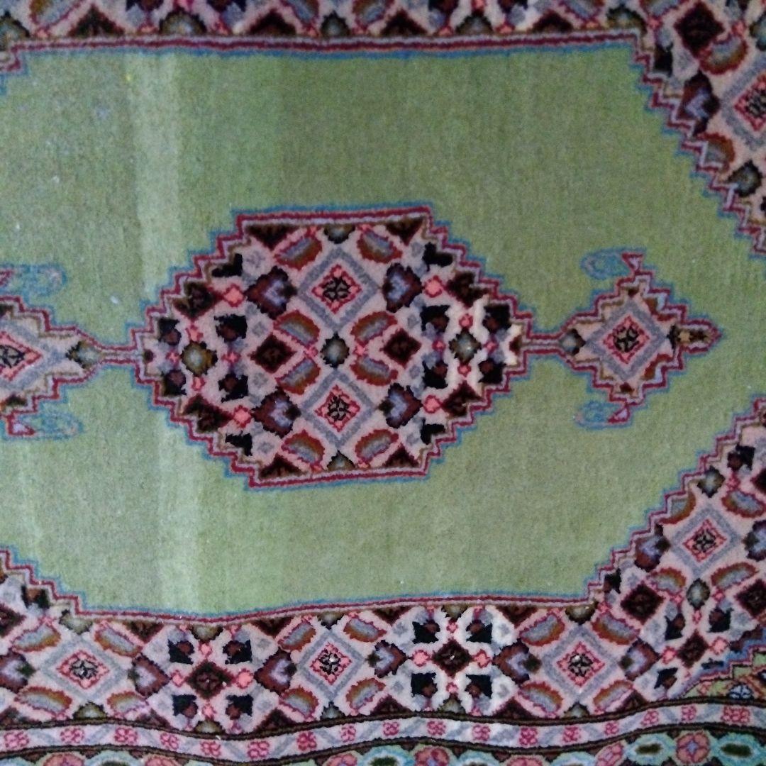 エジプト製幾何学模様の緑色 ラグ