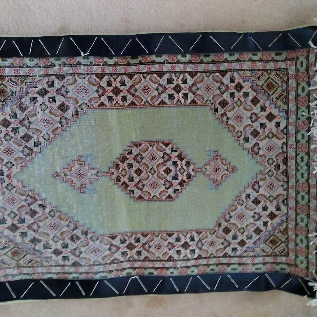 エジプト製幾何学模様の緑色 ラグ