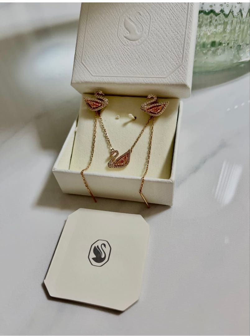 Swarovski SWAN ゴールドロングピアスネックレス2セット