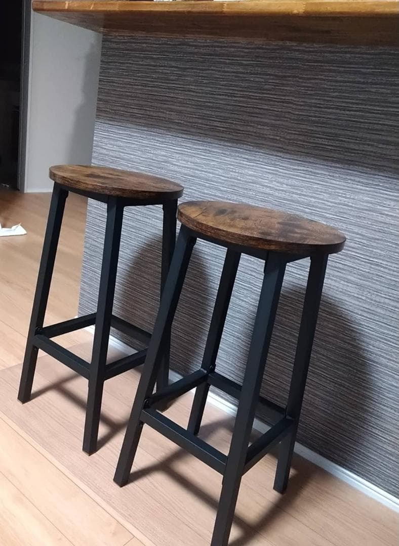 ナチュラルな木目調デザインのおしゃれなカウンターチェア、2セット