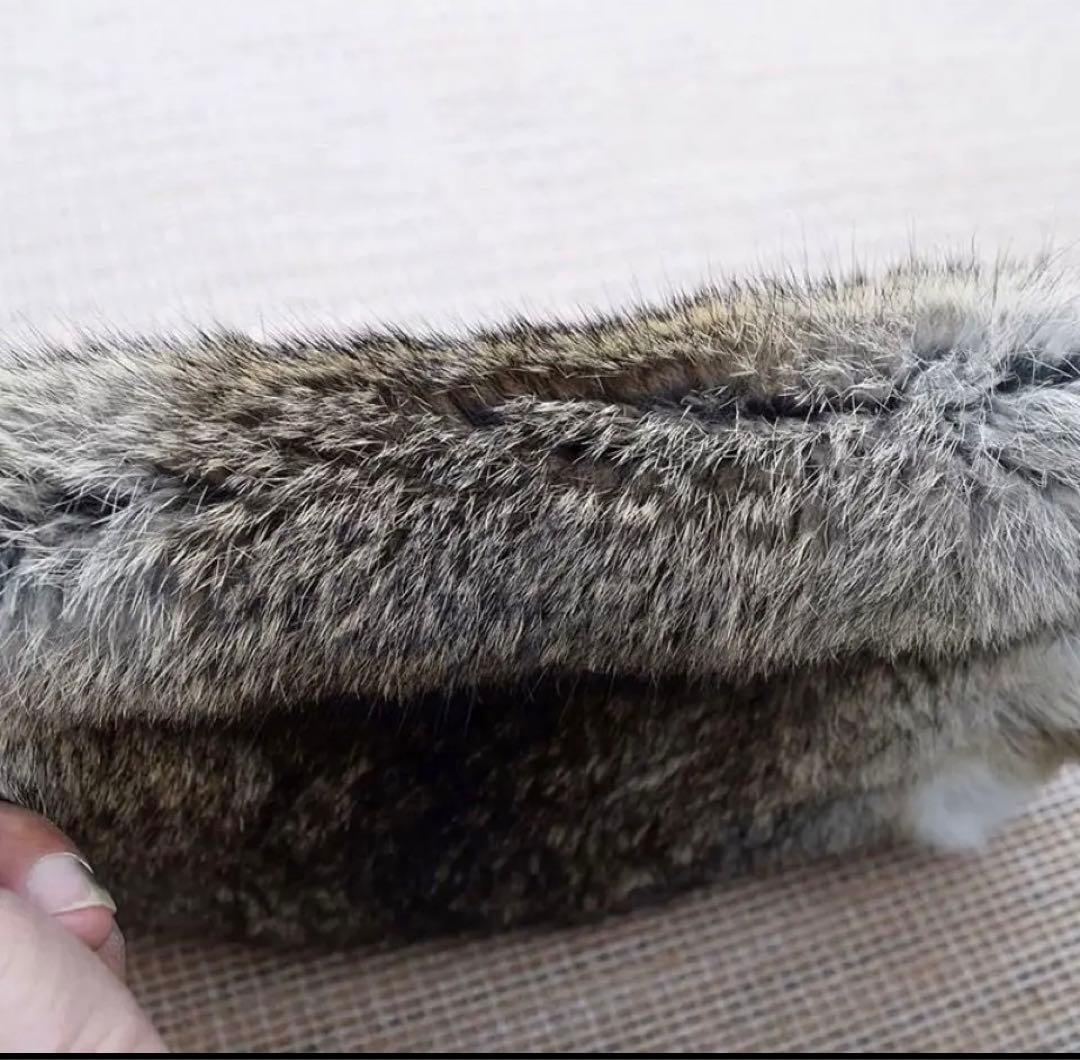 ラパンウサギ毛皮グレー系ベージュ台座に5枚