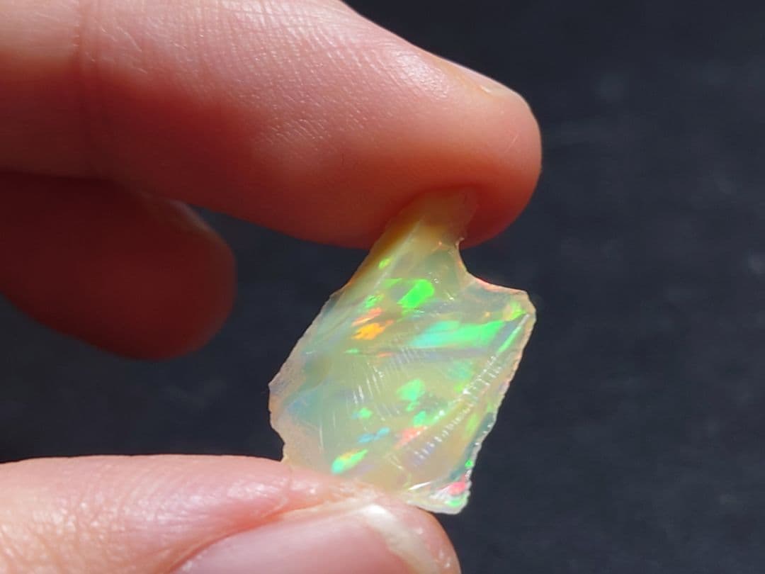 エチオピアウェロ産　オパール　ジュエリーグレード　原石　鉱物標本