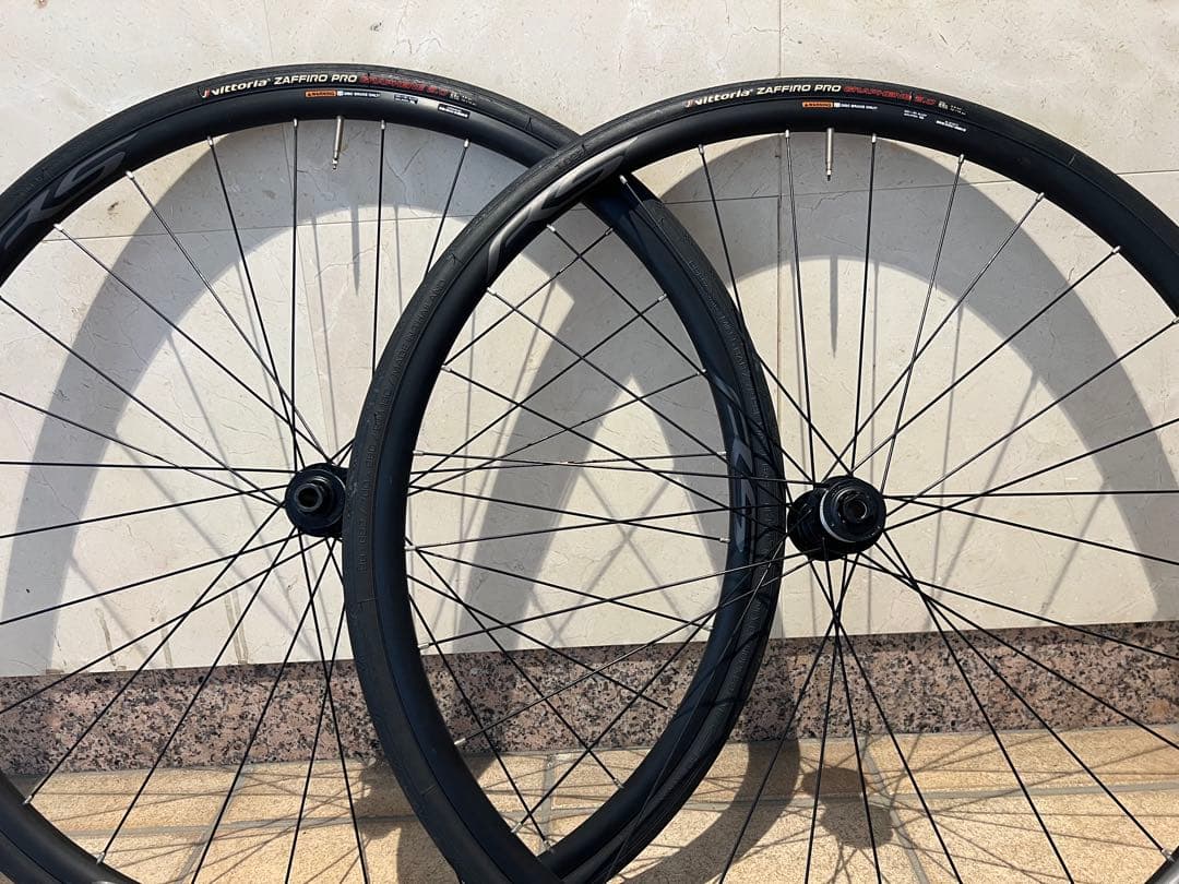 【美品】シマノ WH-RS171 DB（タイヤ・チューブ付） 完成車外し