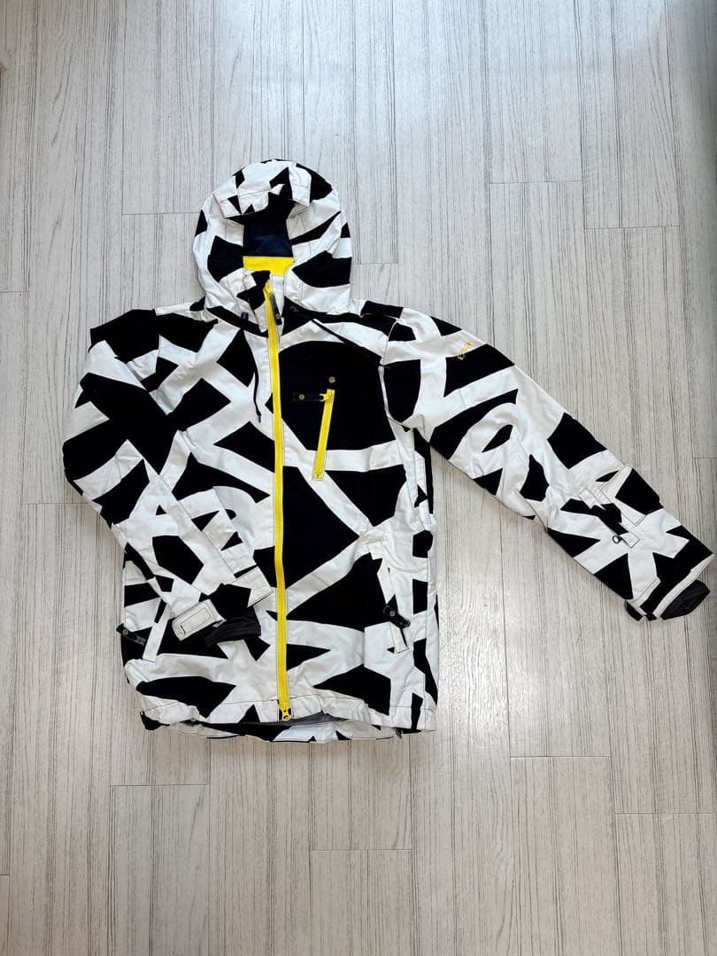 スノーボードウェア 女性用 白黒ストライプ