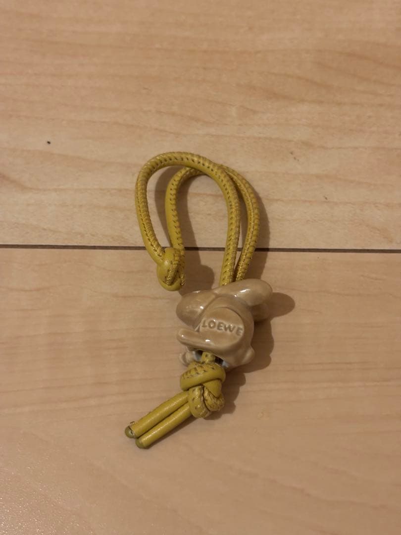 LOEWE チャーム　イエロー　キーホルダー　ウサギ