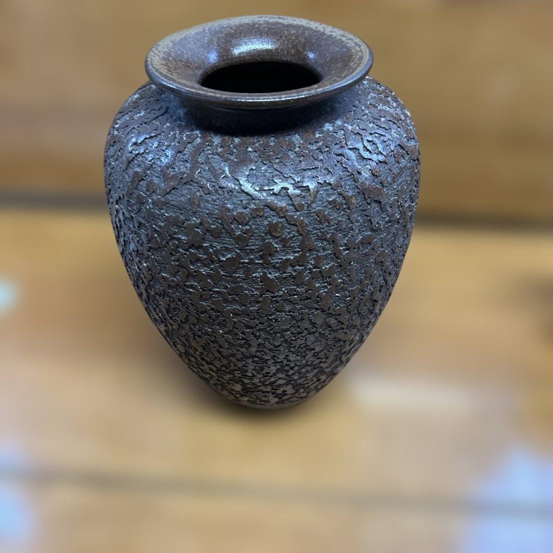 ブラウン陶器製花瓶 中型 テクスチャー仕上げ