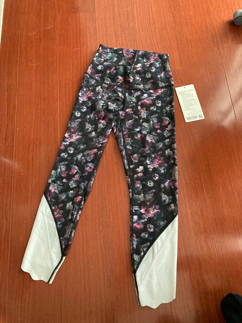 【レア】新品タグ付き　wundr　under　Crop　レギンス パンツ 4