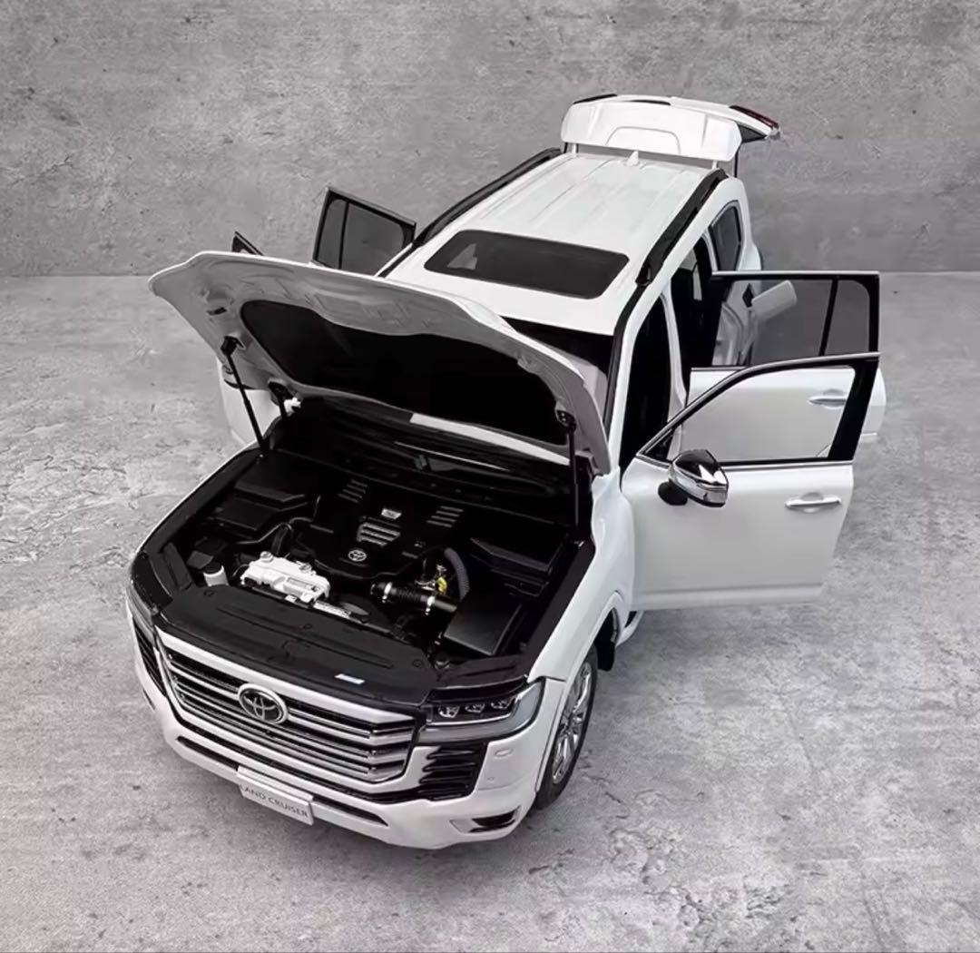 TOYOTA LCD 1:18 ￼Land cruiser ZX (LC300)